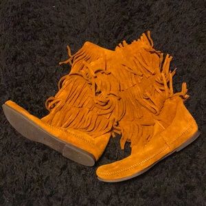 Minnetonka fringe boots